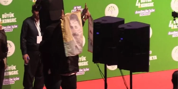 Yeşiller Sol Partisi kongresinde Öcalan posteri açılmasıyla ilgili 4 kişi gözaltına alındı